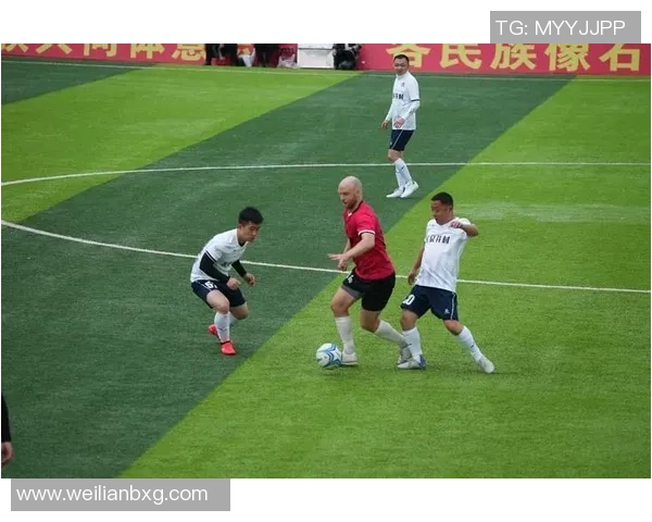 安郅与泰雷克的激烈对决揭示了足球战术的深度与魅力